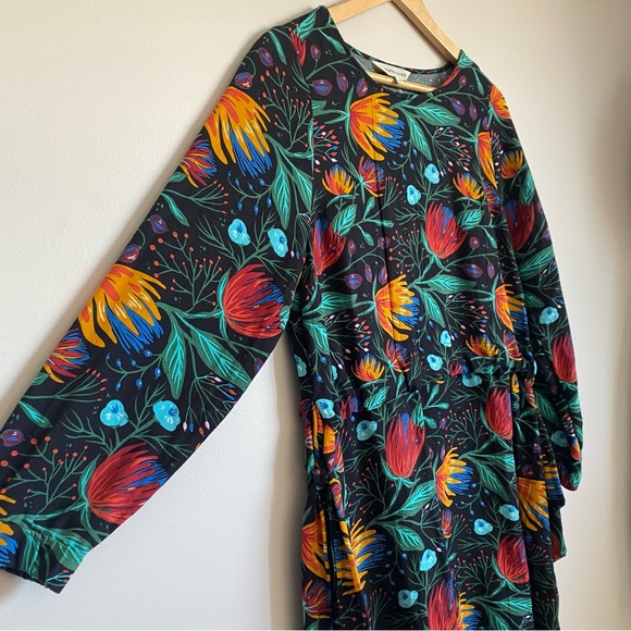 Pepa Loves. Printed dress. Medium. Crew neck, knee length, adjustable waist. - Picture 5 of 7